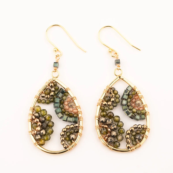 Peridot crescent earrings ( small ) ST